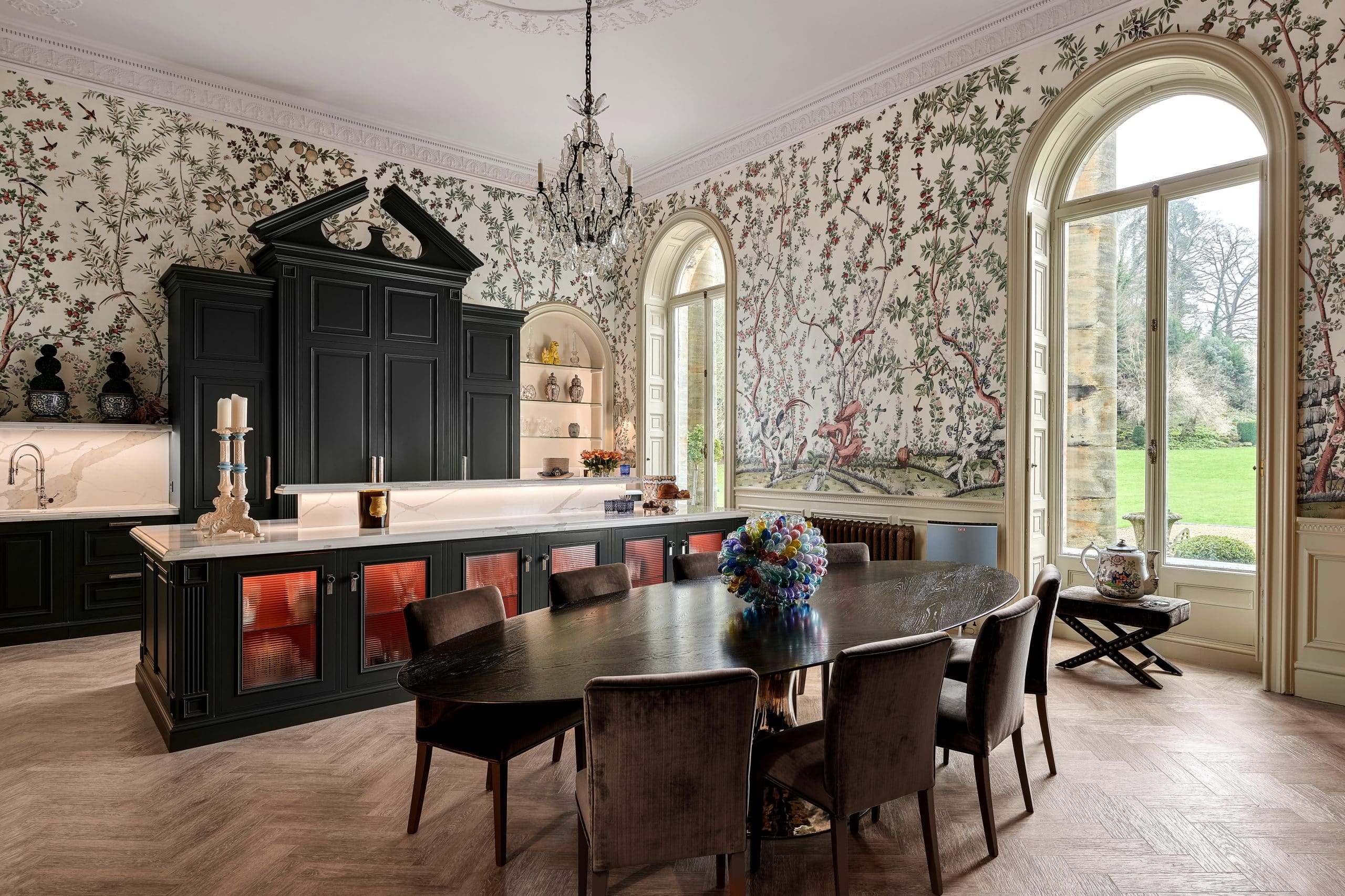 Bespoke handmade kitchen with Zardi and Zardi wallpaper handpainted in Farrow and Ball Studio Green